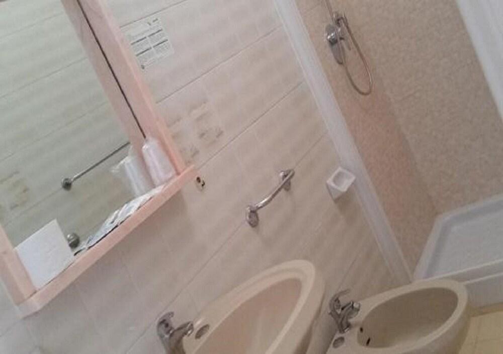 Hotel Continental Cattolica Esterno foto
