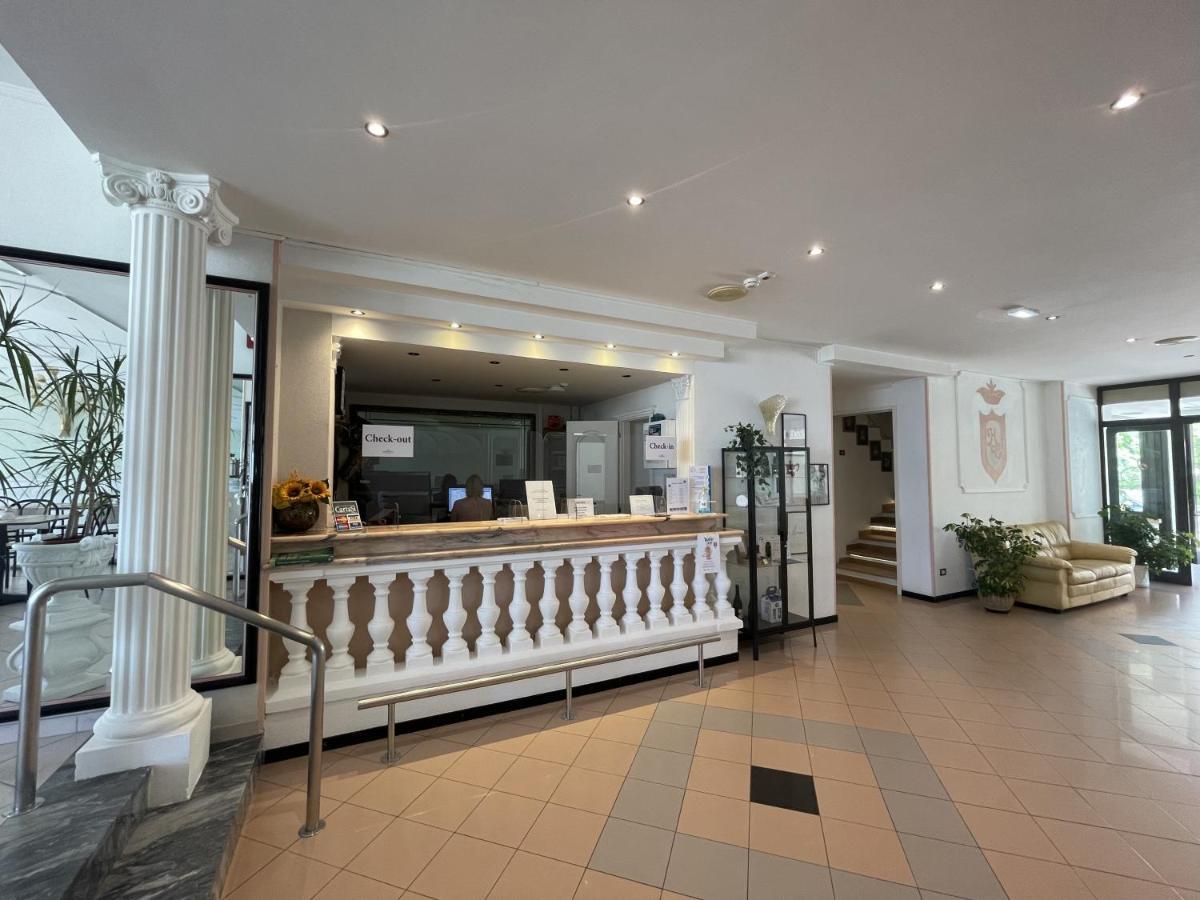 Hotel Continental Cattolica Esterno foto