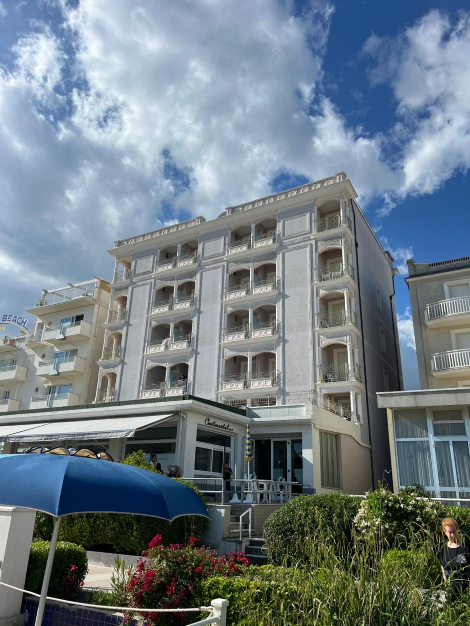 Hotel Continental Cattolica Esterno foto