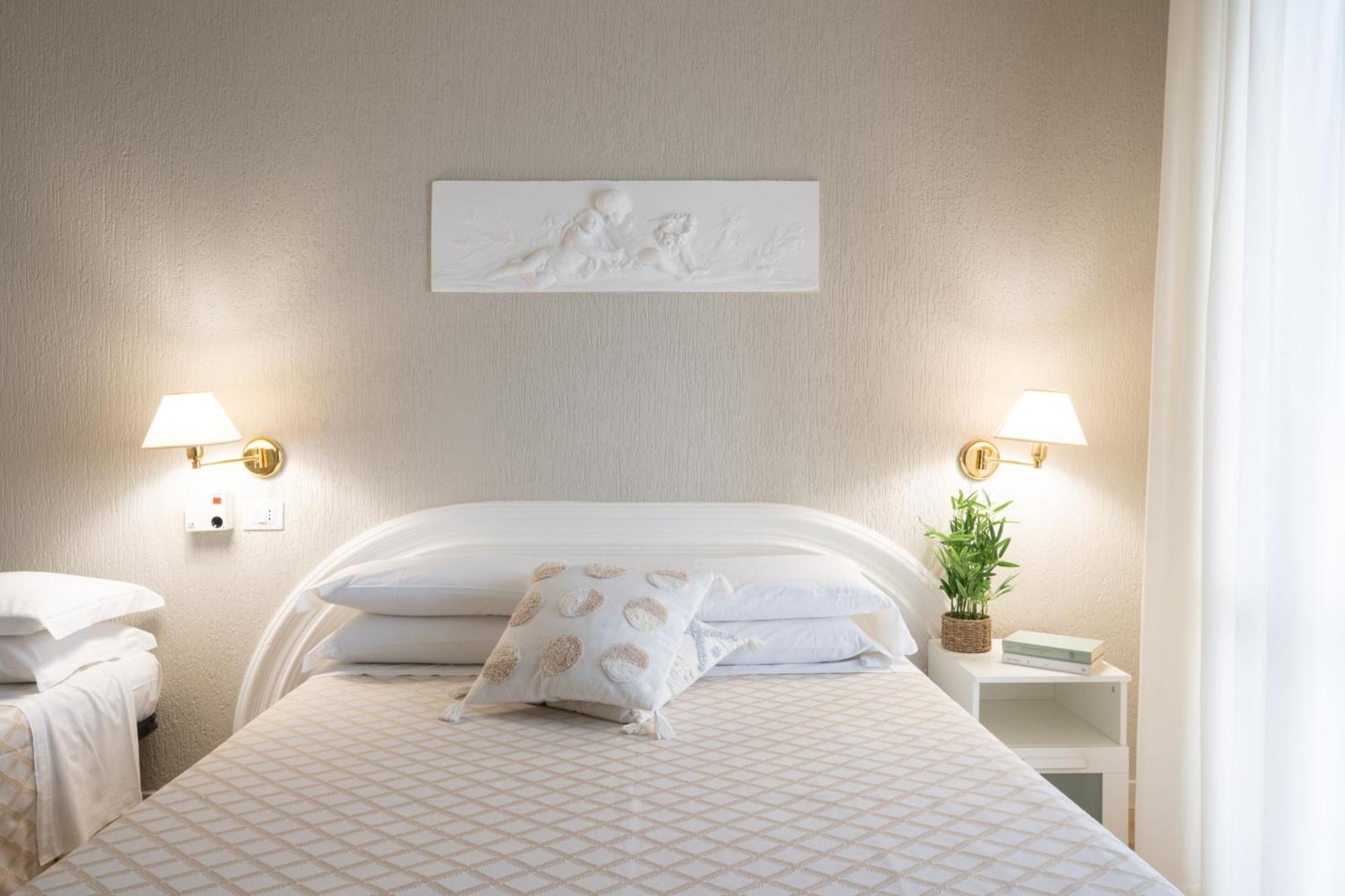 Hotel Continental Cattolica Esterno foto