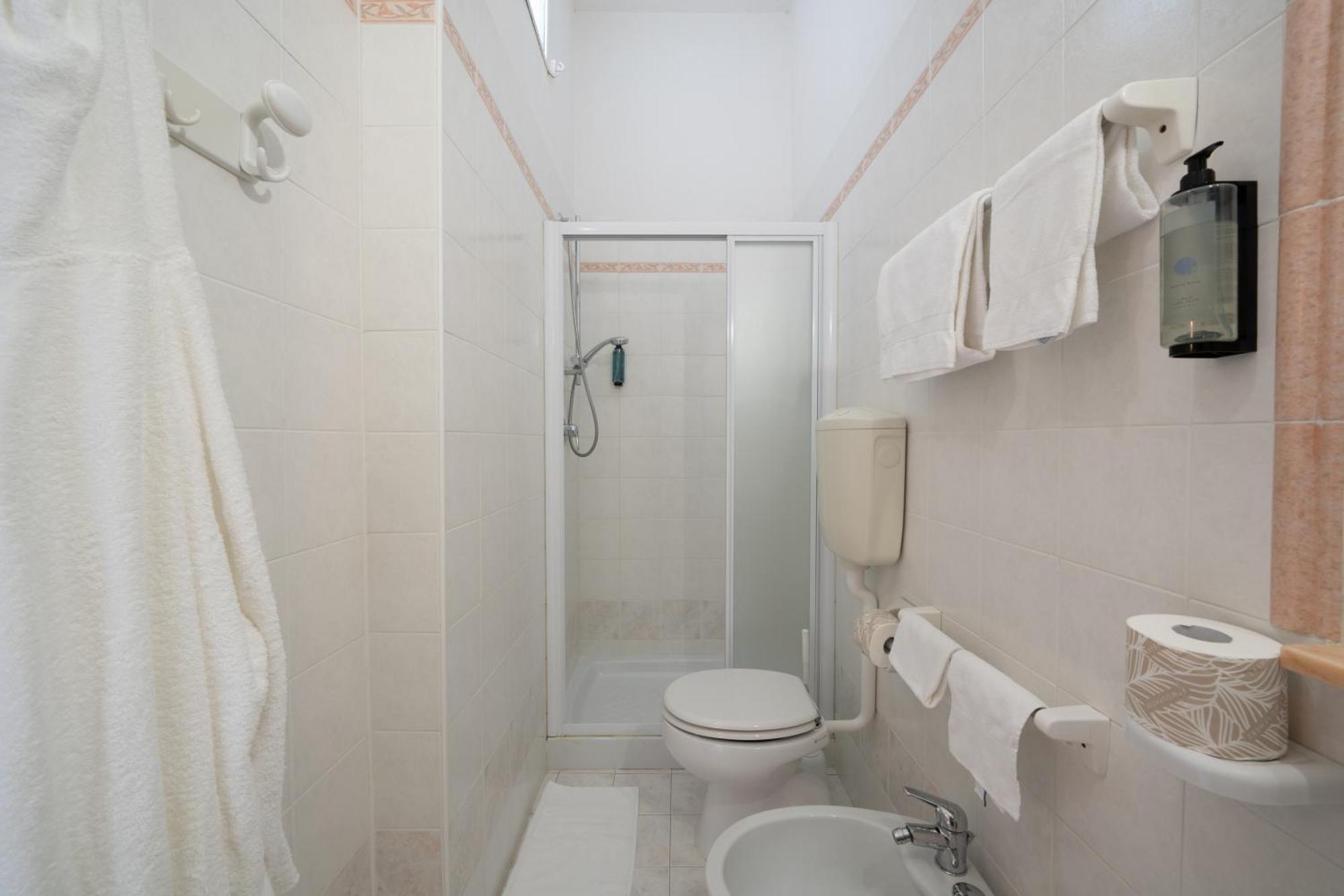 Hotel Continental Cattolica Esterno foto