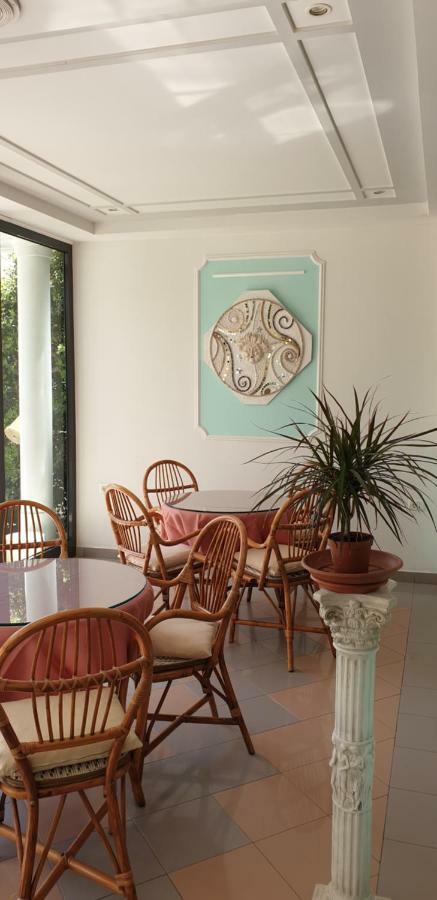 Hotel Continental Cattolica Esterno foto