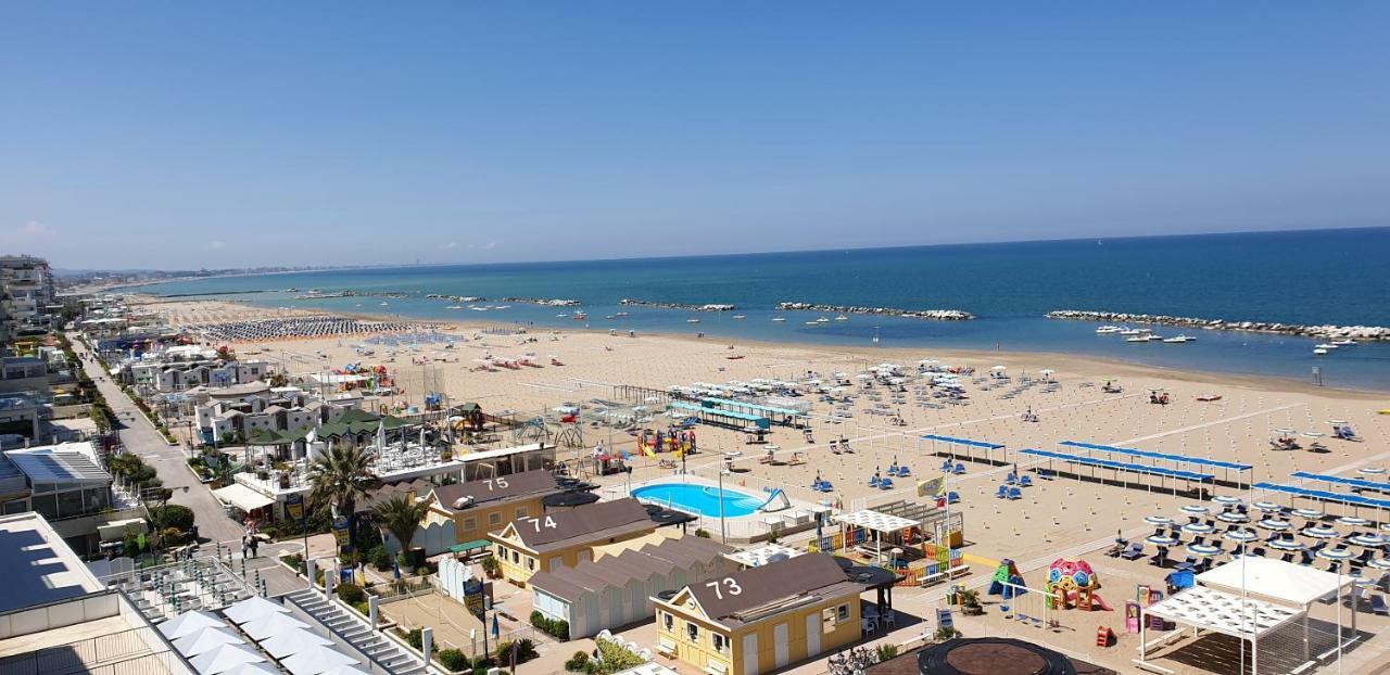 Hotel Continental Cattolica Esterno foto